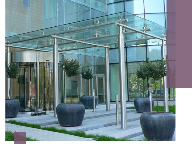 Навесы из стекла на заказ в Беслане — монтаж и установка