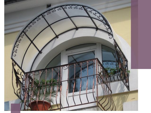 Козырьки над балконом в Беслане — изготовление и монтаж