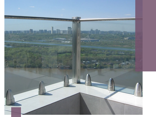 Стеклянные парапеты премиум класса в Беслане для домов и бизнесов