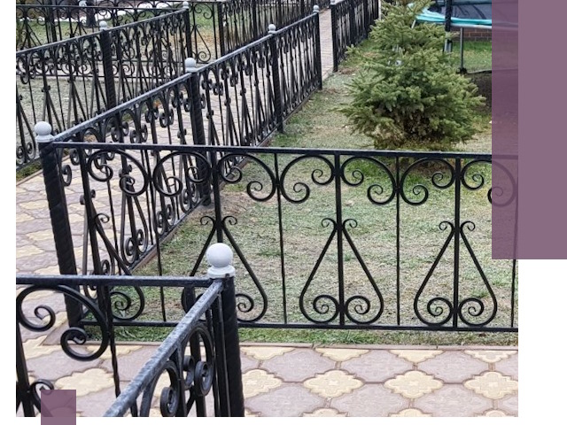 Кованые газонные ограждения под ключ в Беслане